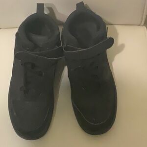 Nike Court Bourough size 6.5Youth in black with straps